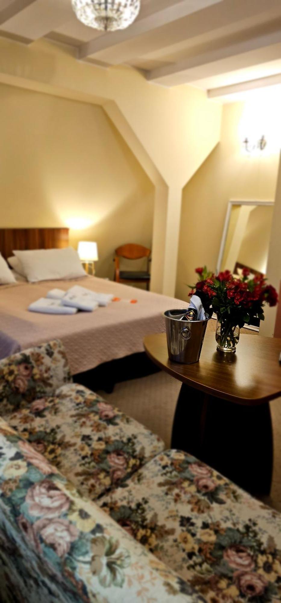Hotel Siesta Świebodzin Exteriör bild