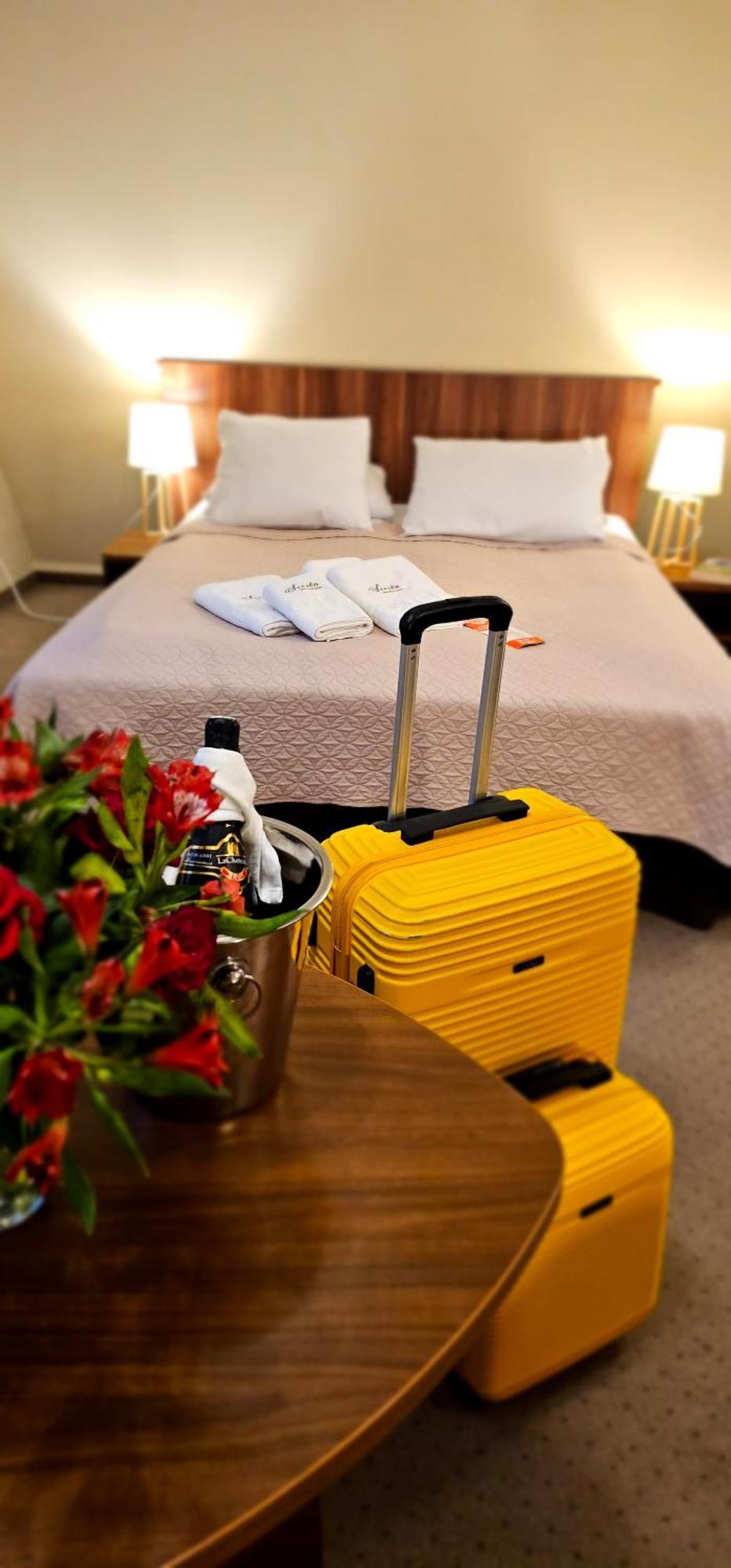 Hotel Siesta Świebodzin Exteriör bild