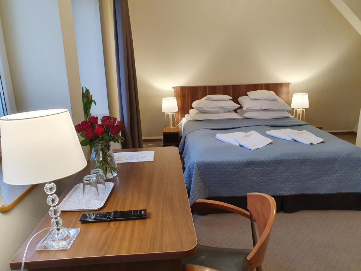 Hotel Siesta Świebodzin Exteriör bild