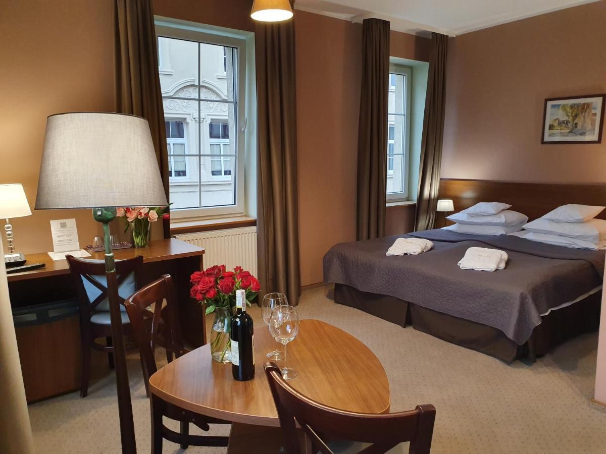 Hotel Siesta Świebodzin Exteriör bild